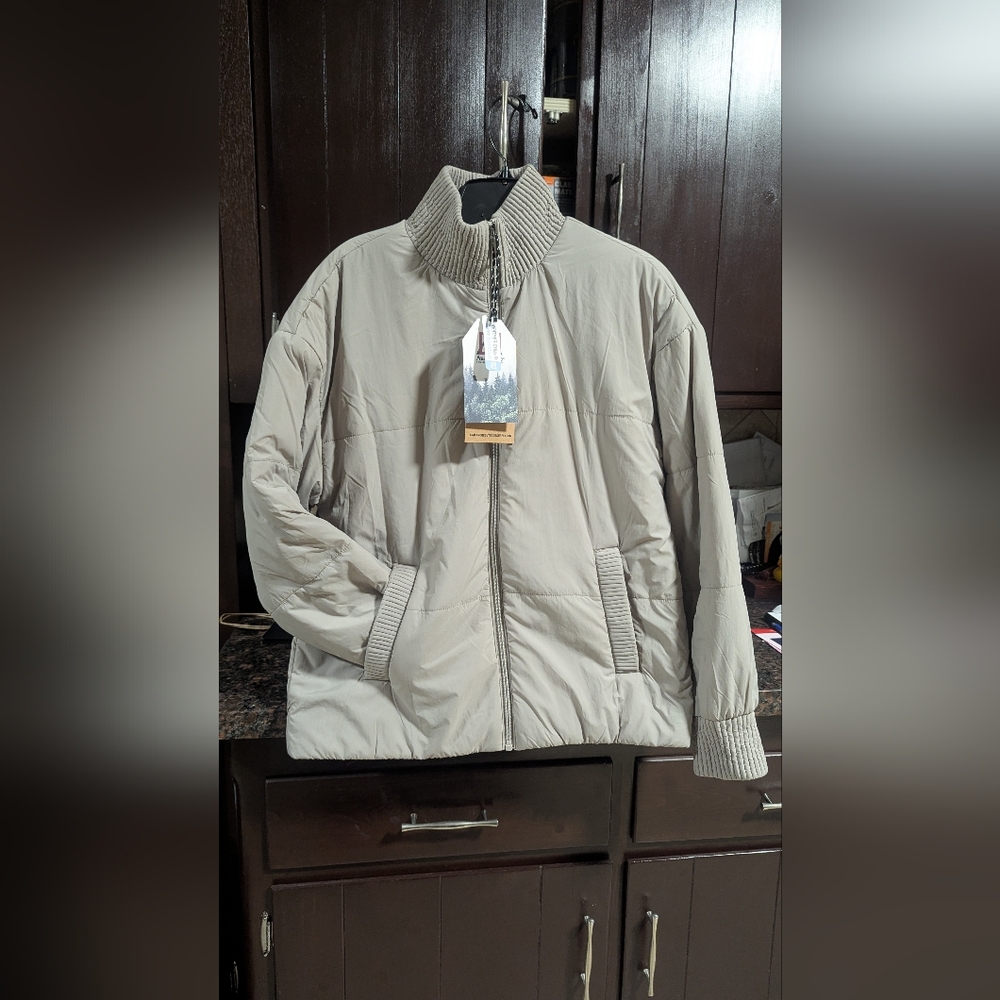 Women's Quilted Puffer Jacket in Light Beige. Fleece Lined. S